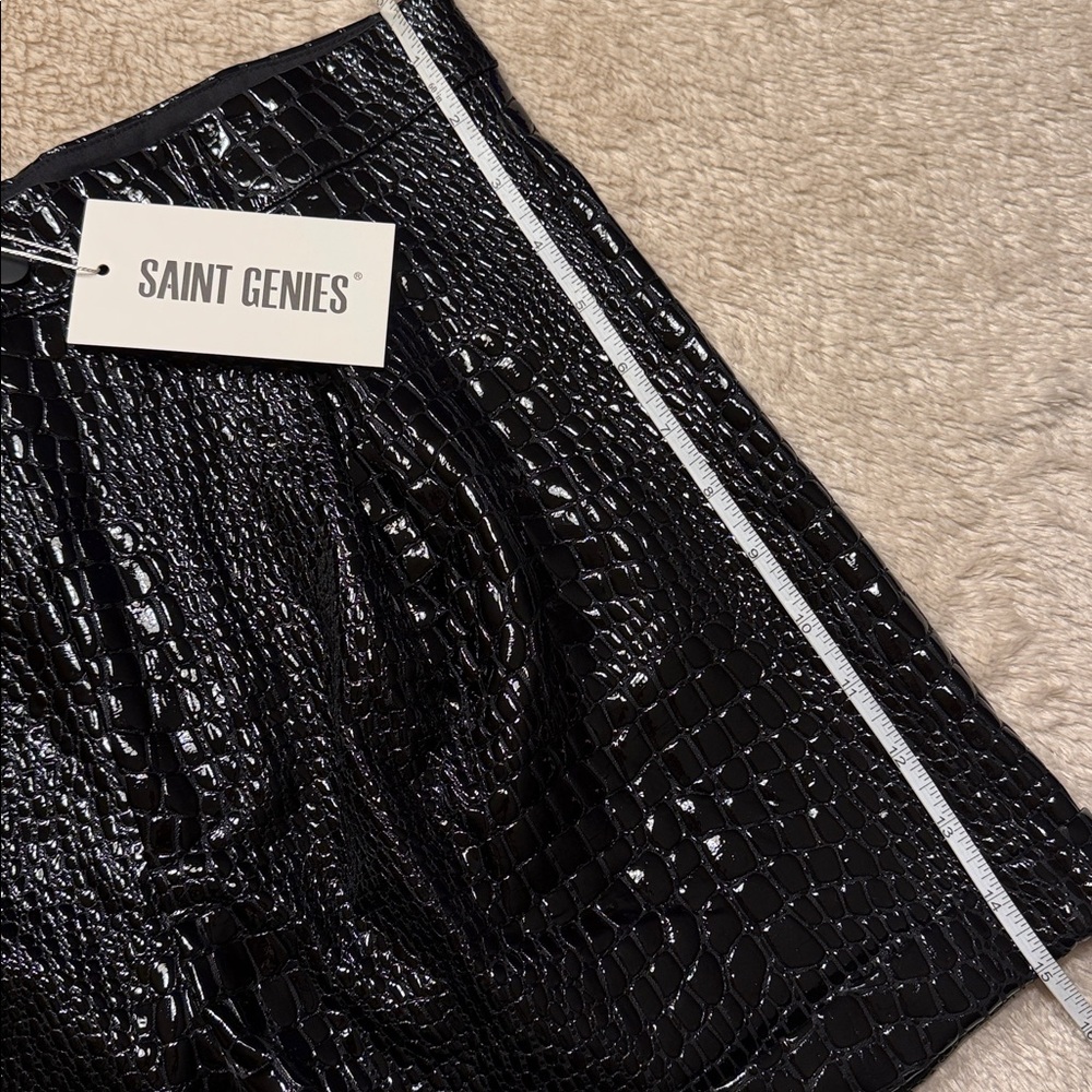 SAINT GENIES Croc Embossed Shorts - Picture 11 of 14